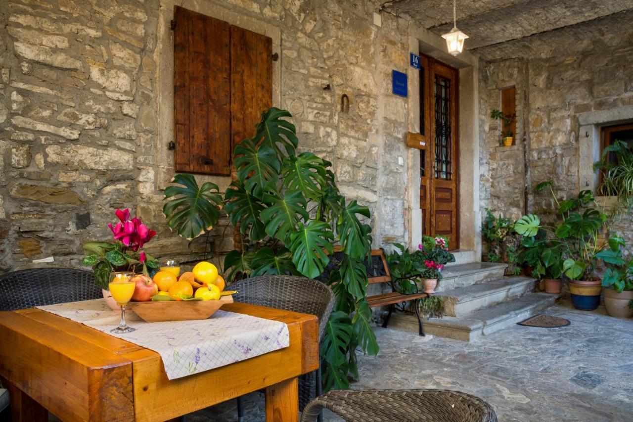 Apartment Roza Roč